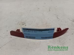 Used Rear bumper reflector, right BMW 5 serie Touring (G31) 523d 2.0 TwinPower Turbo 16V Price € 25,00 Margin scheme offered by Renkens Auto-Onderdelen B.V.