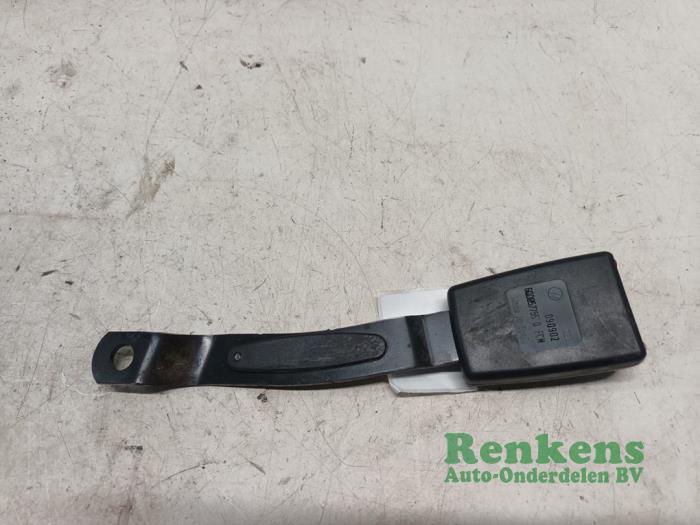 Front seatbelt buckle, left from a Volkswagen Polo IV (9N1/2/3) 1.4 16V 2002
