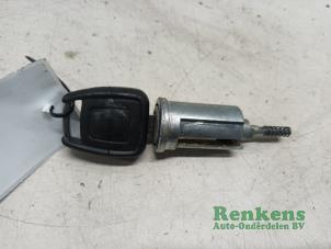 Usagé Serrure de contact + clé Opel Astra G (F08/48) 1.2 16V Prix € 20,00 Règlement à la marge proposé par Renkens Auto-Onderdelen B.V.