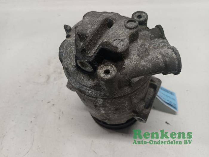 Usagé Pompe clim Opel Zafira (M75) 2.0 16V Turbo OPC Prix € 90,00 Règlement à la marge proposé par Renkens Auto-Onderdelen B.V.