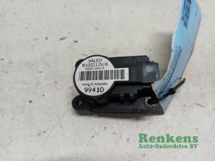 Używane Silnik zaworu nagrzewnicy Renault Scénic III (JZ) 1.5 dCi 105 Cena € 20,00 Procedura marży oferowane przez Renkens Auto-Onderdelen B.V.