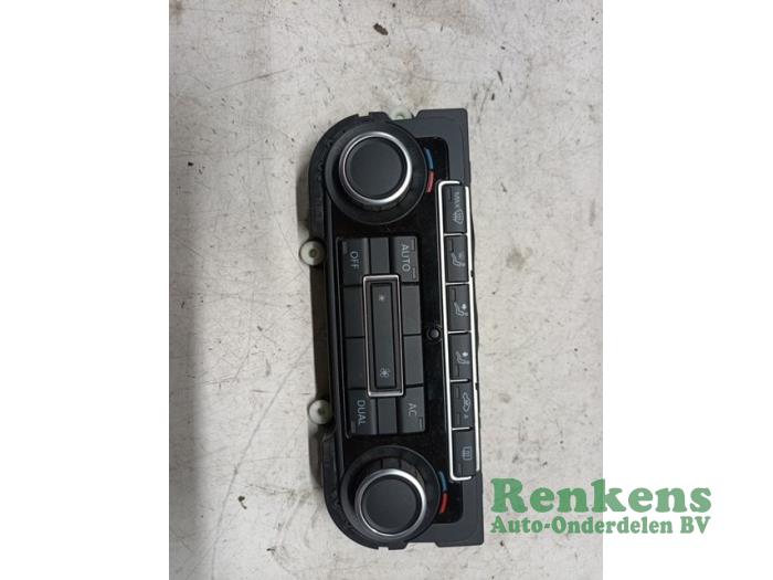 Heater control panel from a Volkswagen Golf VI (5K1) 1.6 TDI 16V 2011
