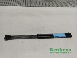 Używane Zestaw amortyzatorów gazowych tylnej klapy Nissan Micra (K13) 1.2 12V Cena € 20,00 Procedura marży oferowane przez Renkens Auto-Onderdelen B.V.