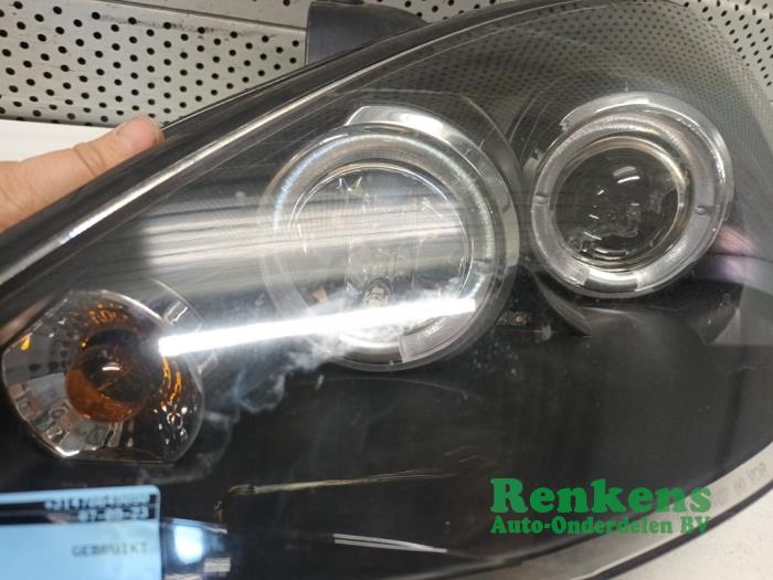 Set of headlight bulbs, left + right from a Ford Focus 1 1.6 16V 2001
