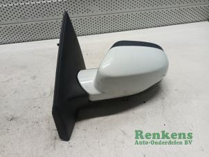 Used Wing mirror, left Renault Clio III (BR/CR) 1.5 dCi FAP Price € 35,00 Margin scheme offered by Renkens Auto-Onderdelen B.V.