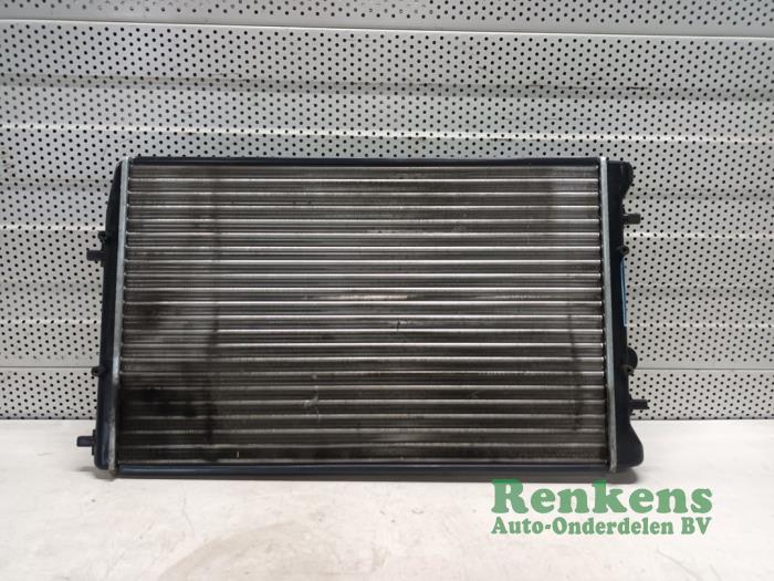 Radiator from a Volkswagen Polo IV (9N1/2/3) 1.2 12V 2006