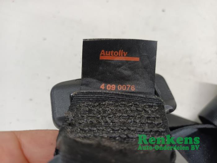 Rear seatbelt, right from a Peugeot 206 (2A/C/H/J/S) 1.6 16V 2004