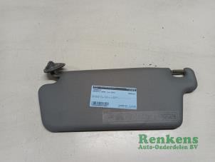 Używane Oslona przeciwsloneczna Daihatsu Cuore (L251/271/276) 1.0 12V DVVT Cena € 20,00 Procedura marży oferowane przez Renkens Auto-Onderdelen B.V.