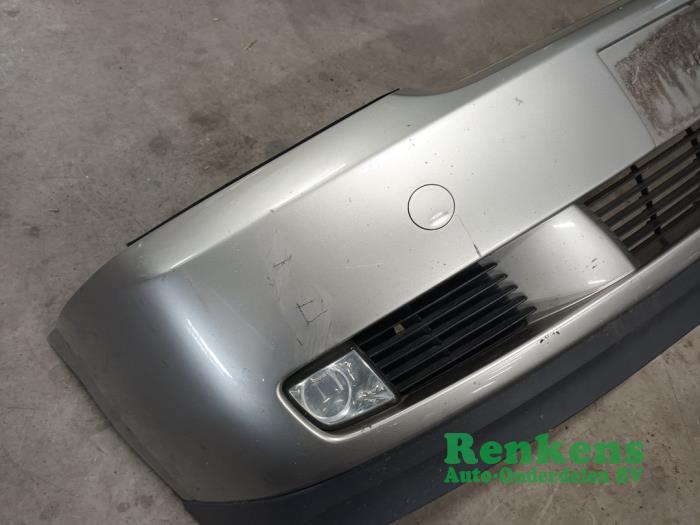 Front bumper from a Opel Vectra C 2.2 16V 2004