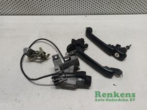 Used Set of cylinder locks (complete) Volkswagen Golf III Cabrio Restyling (1E7) 1.8 Price on request offered by Renkens Auto-Onderdelen B.V.