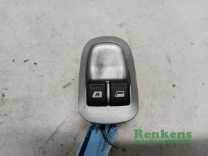 Usados Interruptor de ventanilla eléctrica Peugeot 206+ (2L/M) 1.1 XR,XS Precio € 20,00 Norma de margen ofrecido por Renkens Auto-Onderdelen B.V.