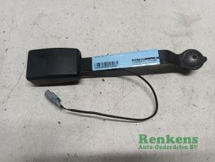 Used Front seatbelt buckle, right Renault Clio IV (5R) 1.5 Energy dCi 90 FAP Price € 15,00 Margin scheme offered by Renkens Auto-Onderdelen B.V.