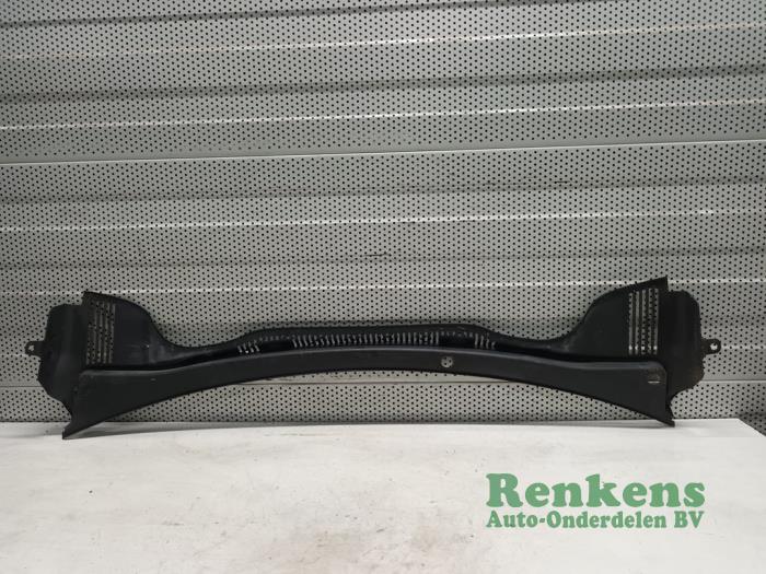 Cowl top grille from a Seat Ibiza IV (6J5) 1.2 12V 2010