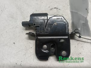 Used Tailgate lock mechanism Renault Twingo III (AH) 1.0 SCe 70 12V Price € 30,00 Margin scheme offered by Renkens Auto-Onderdelen B.V.