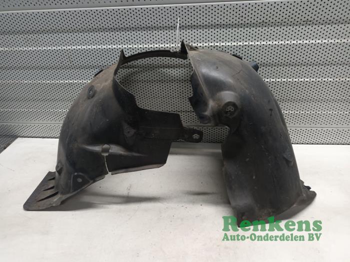 Wheel arch liner from a Renault Modus/Grand Modus (JP) 1.5 dCi 85 2009