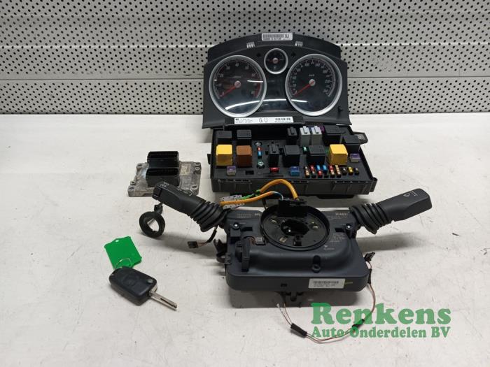 Used Engine management computer Opel Astra H GTC (L08) 1.6 16V Turbo Price on request offered by Renkens Auto-Onderdelen B.V.
