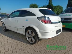 Usagé Portière 2portes gauche Opel Astra H GTC (L08) 1.6 16V Turbo Prix sur demande proposé par Renkens Auto-Onderdelen B.V.