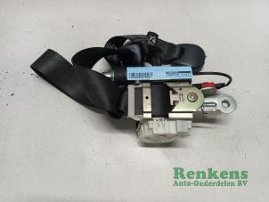 Used Front seatbelt, left Renault Clio III (BR/CR) 1.5 dCi FAP Price on request offered by Renkens Auto-Onderdelen B.V.