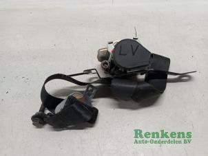 Usados Cinturón de seguridad izquierda delante Nissan Primera Wagon (W12) 1.8 16V Precio € 40,00 Norma de margen ofrecido por Renkens Auto-Onderdelen B.V.