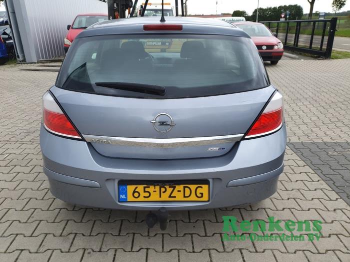 Feu de freinage supplémentaire centre d'un Opel Astra H (L48) 1.4 16V Twinport 2005
