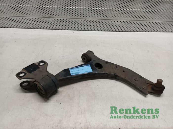Front wishbone, right from a Ford Focus 3 Wagon 1.0 Ti-VCT EcoBoost 12V 125 2015