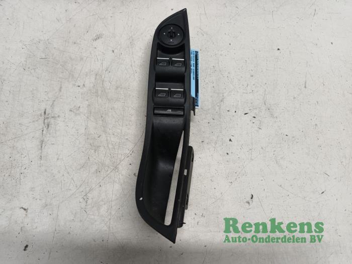 Usados Interruptor de ventanilla eléctrica Ford Focus 3 Wagon 1.0 Ti-VCT EcoBoost 12V 125 Precio € 25,00 Norma de margen ofrecido por Renkens Auto-Onderdelen B.V.