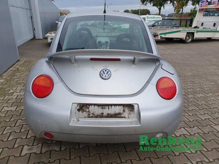 Parachoques trasero de un Volkswagen New Beetle (9C1/9G1) 2.0 1999