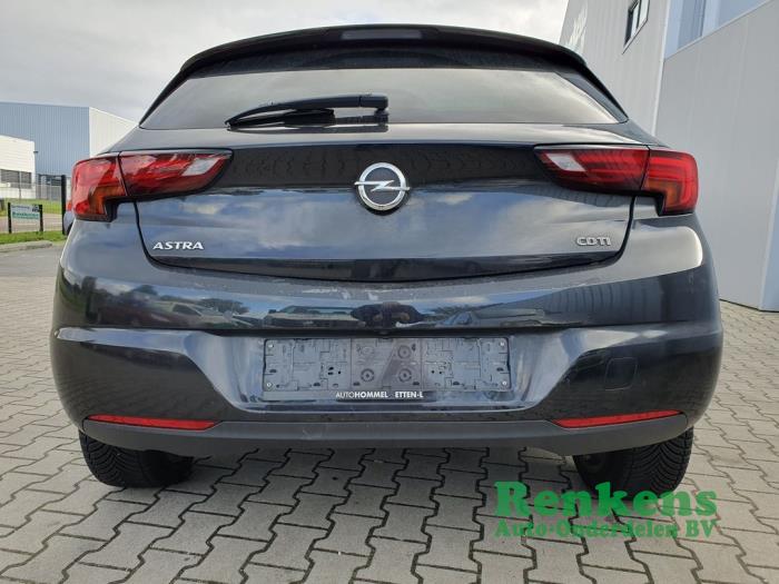 Stoßstange hinten van een Opel Astra K 1.6 CDTI 136 16V 2017