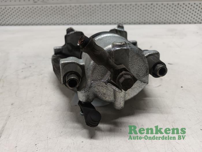 Front brake calliper, right from a Opel Astra H Twin Top (L67) 1.8 16V 2006