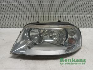 Used Headlight, left Volkswagen Sharan (7M8/M9/M6) 1.9 TDI 115 Price € 40,00 Margin scheme offered by Renkens Auto-Onderdelen B.V.