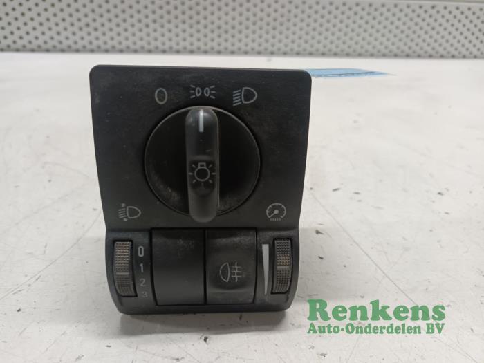 Używane Przelacznik swiatel Opel Combo (Corsa C) 1.7 DI 16V Cena € 20,00 Procedura marży oferowane przez Renkens Auto-Onderdelen B.V.