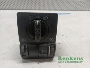 Used Light switch Opel Combo (Corsa C) 1.7 DI 16V Price € 20,00 Margin scheme offered by Renkens Auto-Onderdelen B.V.