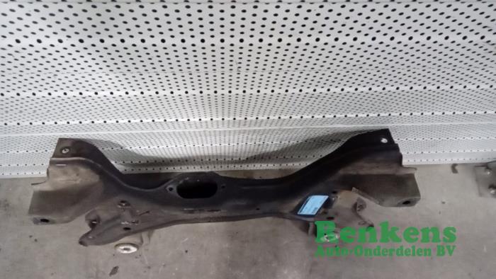 Subframe from a Volkswagen Golf IV (1J1) 1.4 16V 2002