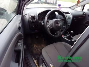 Used Airbag set + dashboard Seat Leon (1P1) 1.6 Price on request offered by Renkens Auto-Onderdelen B.V.