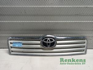 Used Grille Toyota Avensis Wagon (T25/B1E) 1.8 16V VVT-i Price € 40,00 Margin scheme offered by Renkens Auto-Onderdelen B.V.