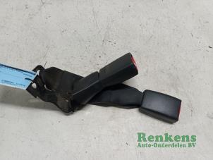 Used Rear seatbelt buckle, left Toyota Avensis Wagon (T25/B1E) 1.8 16V VVT-i Price € 20,00 Margin scheme offered by Renkens Auto-Onderdelen B.V.