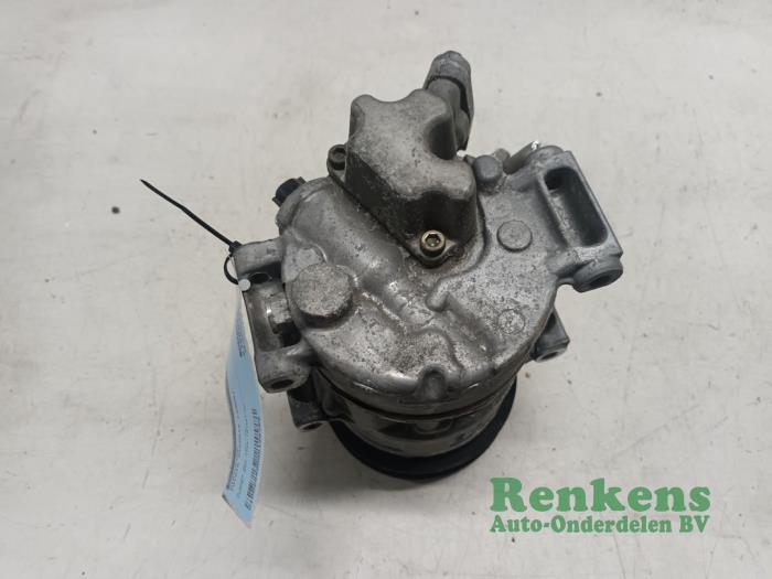 Air conditioning pump from a Toyota Avensis Wagon (T25/B1E) 1.8 16V VVT-i 2006