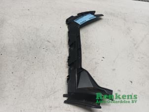 Używane Wspornik zderzaka lewy tyl Ford Fiesta 6 (JA8) 1.25 16V Cena € 15,00 Procedura marży oferowane przez Renkens Auto-Onderdelen B.V.
