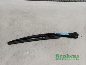 Used Rear wiper arm Mazda 3 Sport (BK14) 2.0i 16V Price € 15,00 Margin scheme offered by Renkens Auto-Onderdelen B.V.