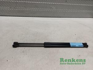 Used Set of tailgate gas struts Ford Focus 3 Wagon 1.0 Ti-VCT EcoBoost 12V 100 Price € 20,00 Margin scheme offered by Renkens Auto-Onderdelen B.V.