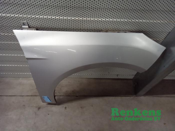 Front wing, right from a Ford Focus 3 Wagon 1.0 Ti-VCT EcoBoost 12V 100 2013