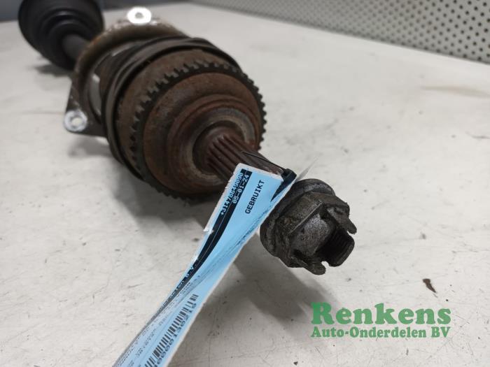 Front drive shaft, left from a Renault Clio II (BB/CB) 1.2 2003