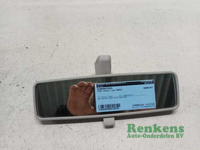 Używane Lusterko wewnetrzne Fiat Stilo MW (192C) 1.6 16V Cena € 15,00 Procedura marży oferowane przez Renkens Auto-Onderdelen B.V.