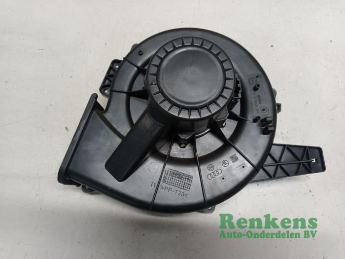 Heating and ventilation fan motor from a Volkswagen Polo IV (9N1/2/3) 1.4 16V 2006