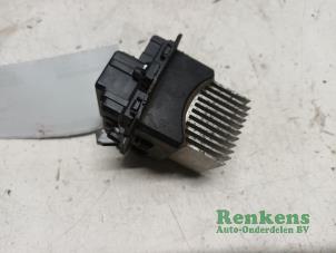 Used Heater resistor Renault Clio IV (5R) 1.5 dCi 90 FAP Price € 15,00 Margin scheme offered by Renkens Auto-Onderdelen B.V.