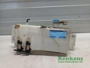 Used Front windscreen washer reservoir Ssang Yong Rexton 2.7 Xdi RX/RJ 270 16V Price € 40,00 Margin scheme offered by Renkens Auto-Onderdelen B.V.