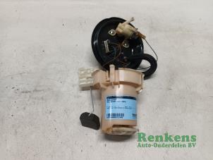 Used Petrol pump Opel Astra G (F08/48) 1.6 Price € 35,00 Margin scheme offered by Renkens Auto-Onderdelen B.V.