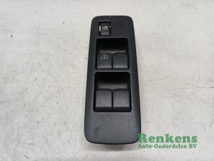 Used Electric window switch Nissan Qashqai (J10) 1.6 16V Price on request offered by Renkens Auto-Onderdelen B.V.