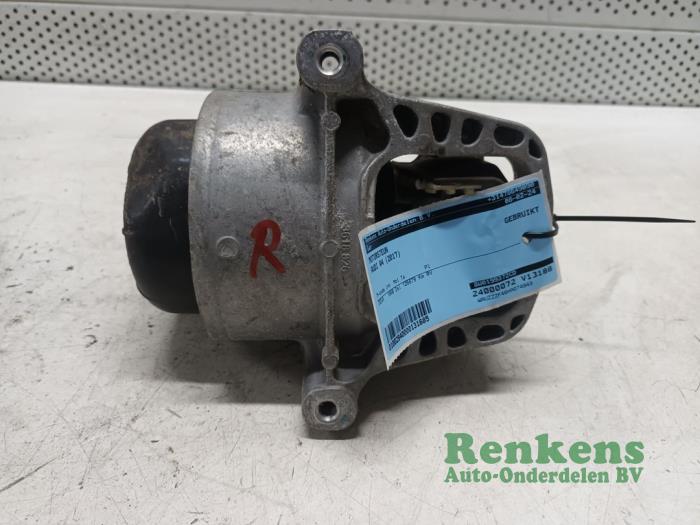 Usagé Support moteur Audi A4 Avant (B9) 2.0 TDI Ultra 16V Prix € 60,00 Règlement à la marge proposé par Renkens Auto-Onderdelen B.V.