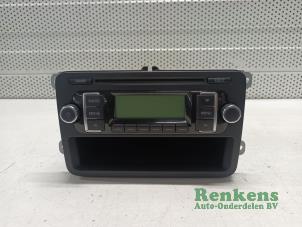 Used Radio CD player Volkswagen Golf VI (5K1) 1.4 16V Price € 50,00 Margin scheme offered by Renkens Auto-Onderdelen B.V.